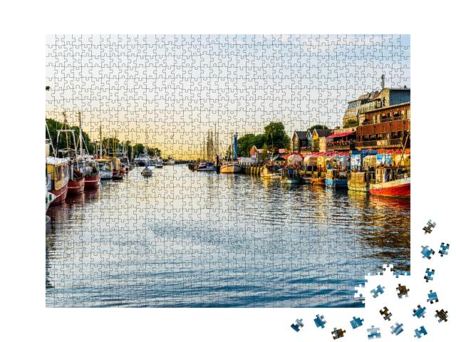 Puzzle de 1000 pièces « Canal avec bateaux et mer Baltique à Warnemünde, Rostock, Allemagne »