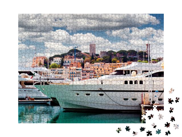 Puzzle de 1000 pièces « Vue sur Le Suquet - la vieille ville et le Port Le Vieux de Cannes, France »