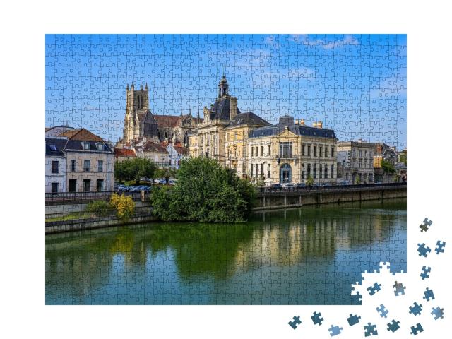 Puzzle de 1000 pièces « Reflet de la cathédrale Saint-Stephens avec vue sur l'hôtel de ville de Meaux dans la Marne »
