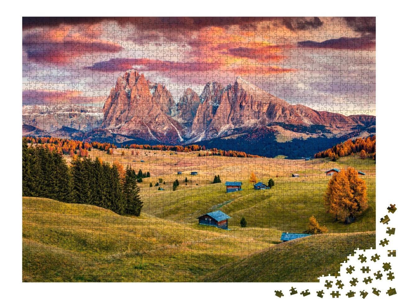 Puzzle de 2000 pièces « Lever de soleil sur l'Alpe de Siusi avec des mélèzes automnaux devant le Langkofel »