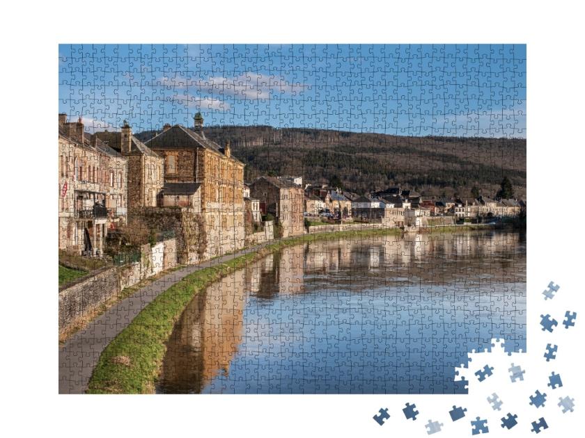 Puzzle de 1000 pièces « Le joli village de Monthermé sur la Meuse dans les Ardennes françaises »