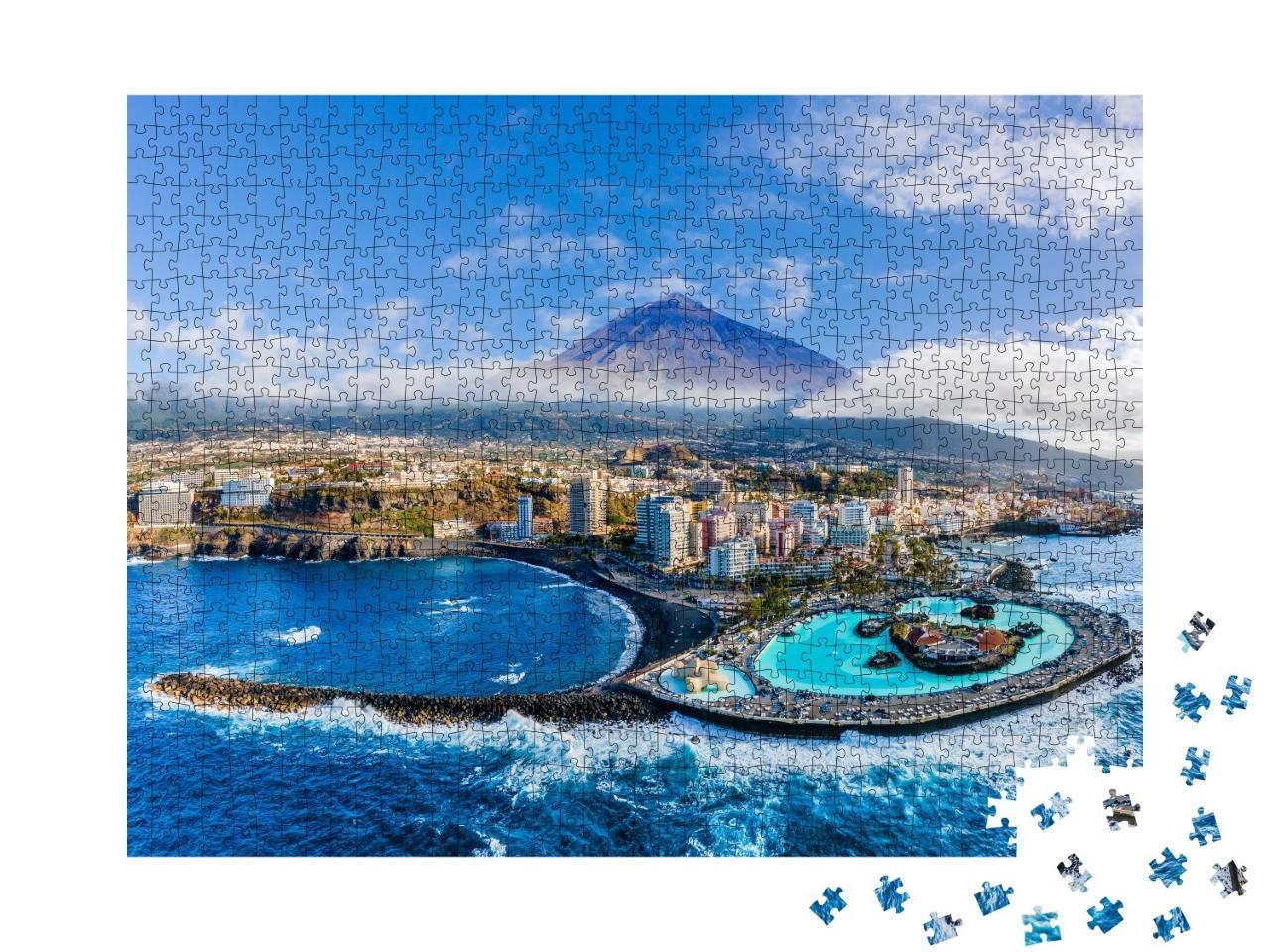 Puzzle de 1000 pièces « Vue aérienne avec Puerto de la Cruz et le volcan Teide, Ténérife, Espagne »