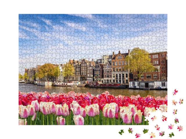 Puzzle de 1000 pièces « Silhouette de la ville d'Amsterdam avec des tulipes printanières, Pays-Bas »
