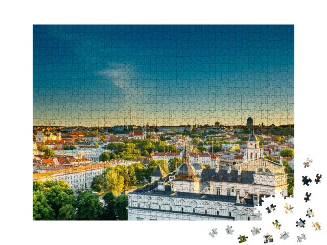 Puzzle de 1000 pièces « Vue de la ville de Vilnius le soir en été, Lituanie »