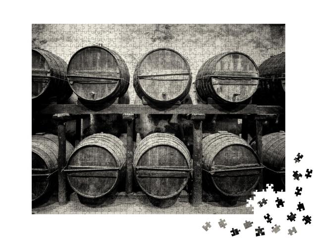 Puzzle de 1000 pièces « Tonneaux empilés dans une cave à vin, noir et blanc »