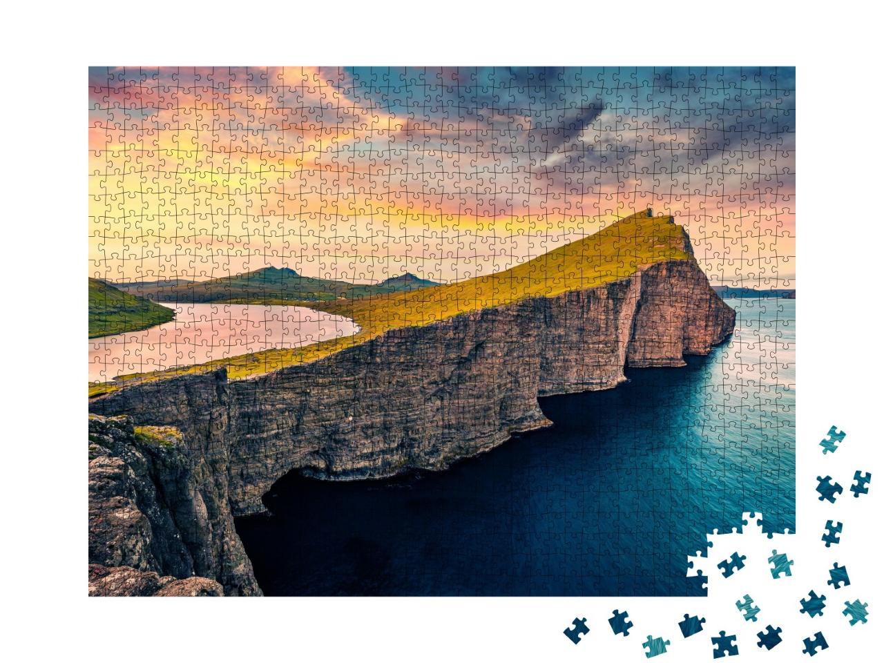 Puzzle de 1000 pièces « Vue aérienne du lac Sorvagstan le matin (Îles Féroé) »
