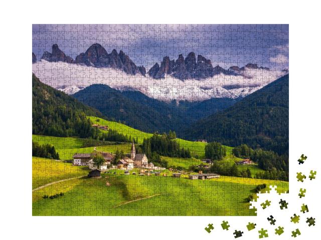 Puzzle de 1000 pièces « Village de St. Magdalena dans la vallée du Val di Funes, Tyrol du Sud »
