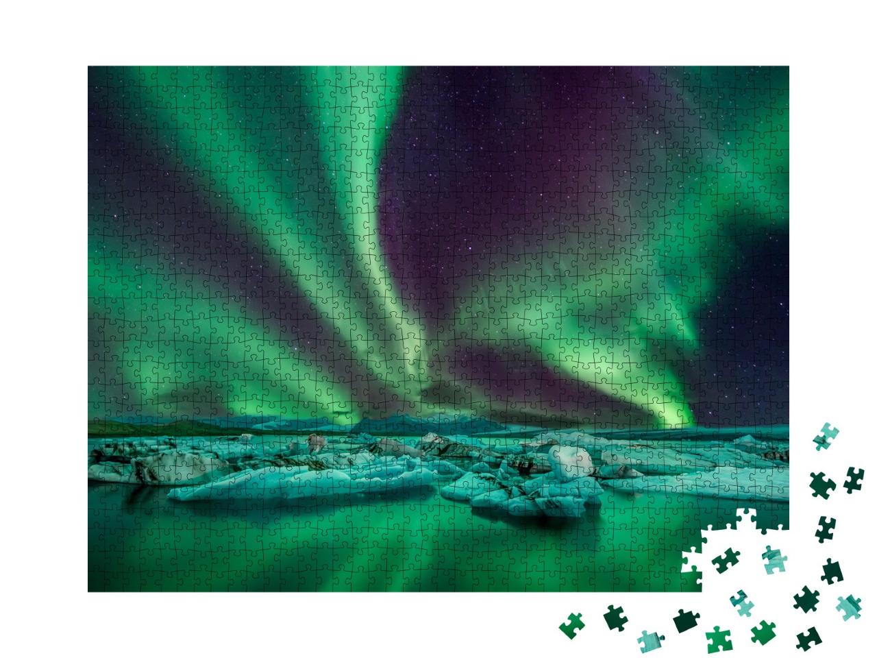 Puzzle de 1000 pièces « Une magnifique nuit avec des aurores boréales au-dessus du lagon glaciaire en Islande »
