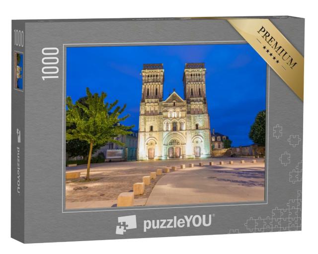 Puzzle de 1000 pièces « Abbaye aux Dames à Caen, France. Vue nocturne. »