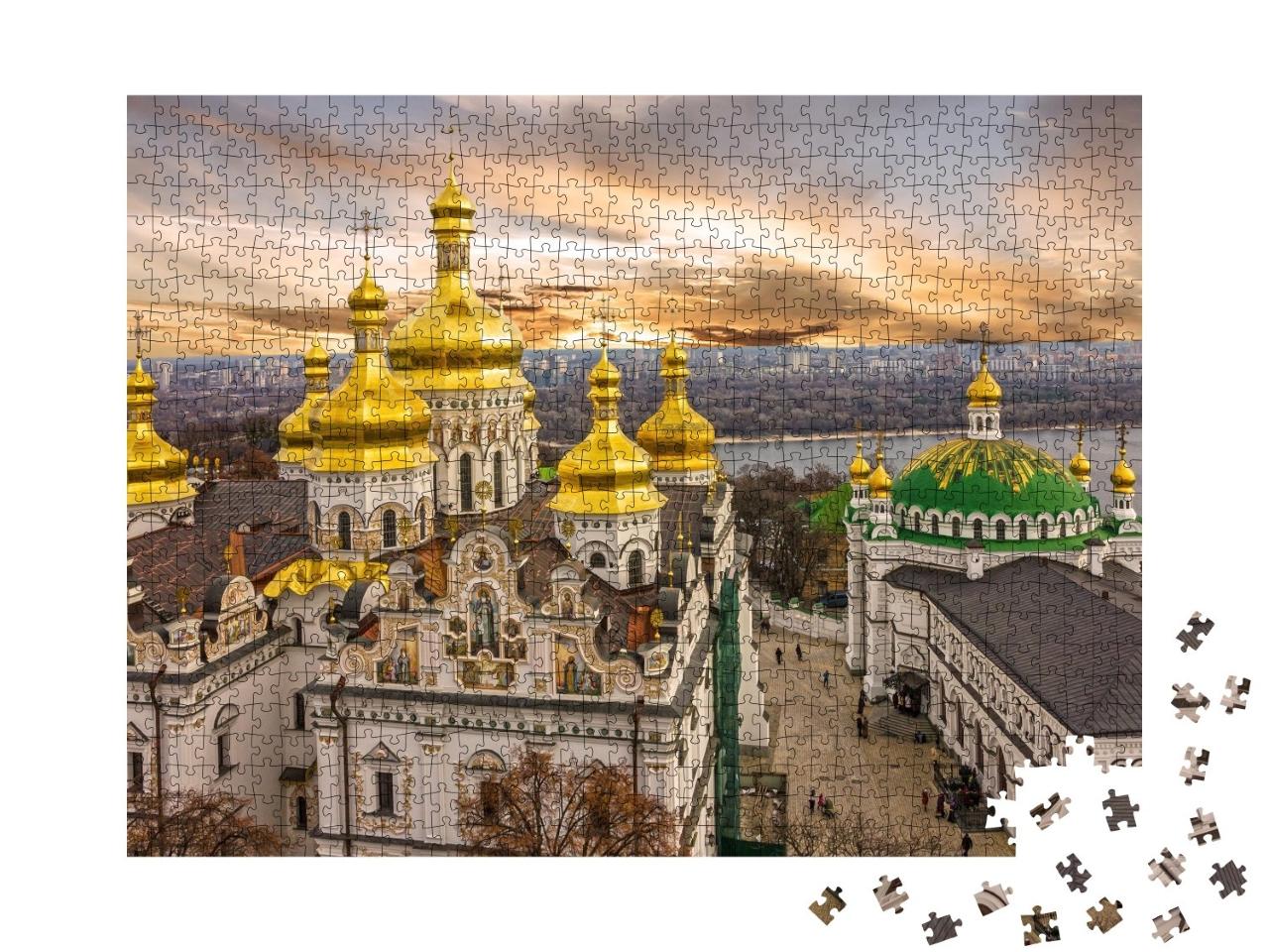 Puzzle de 1000 pièces « Dômes du monastère de la Laure de Pechersk sur le Dniepr, Ukraine »