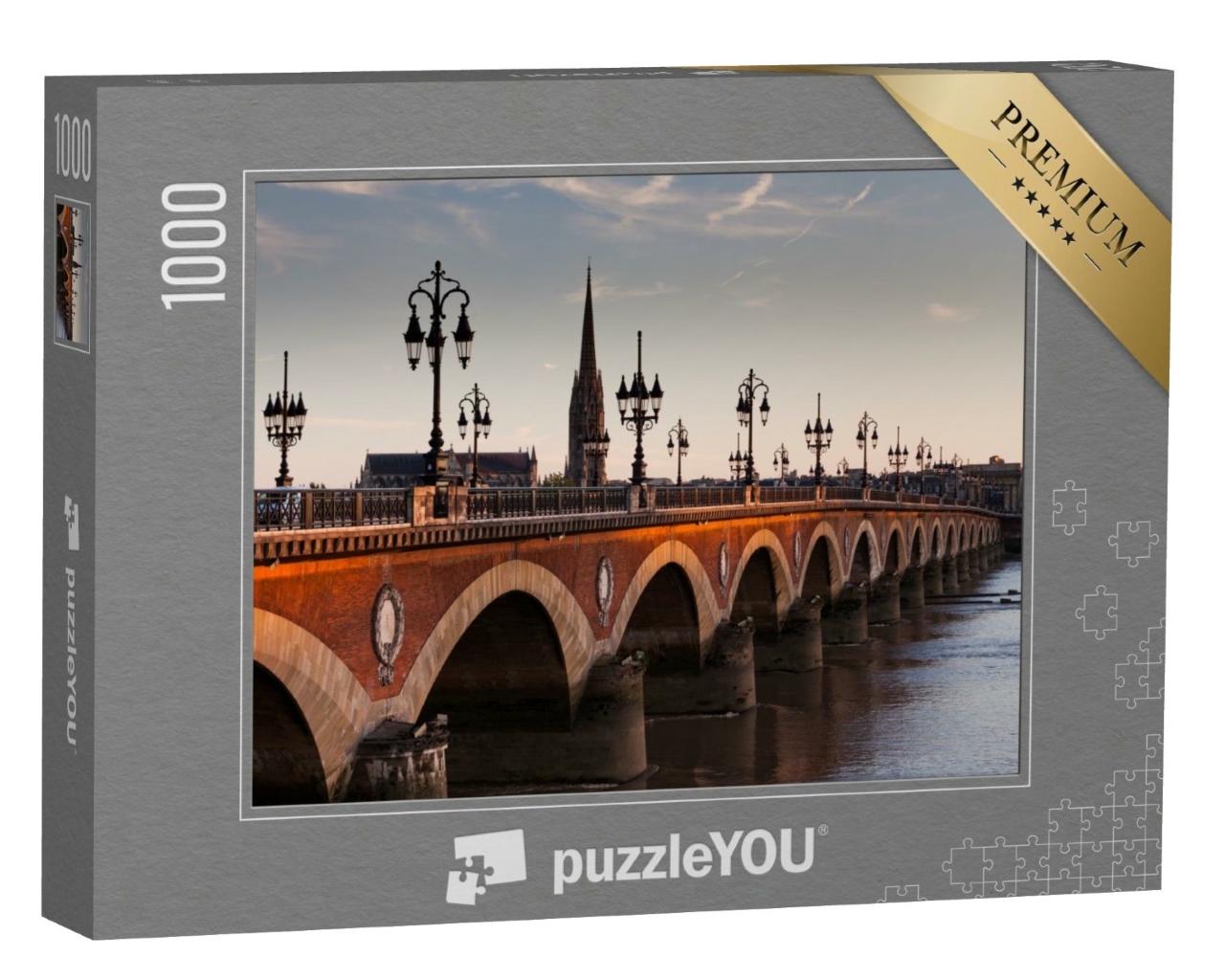 Puzzle de 1000 pièces « Vue sur le Pont de pierre au coucher du soleil dans la célèbre région viticole de Bordeaux, France »