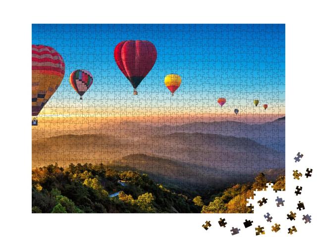 Puzzle de 1000 pièces « Chiang Mai, Thaïlande : tour en montgolfières multicolores »