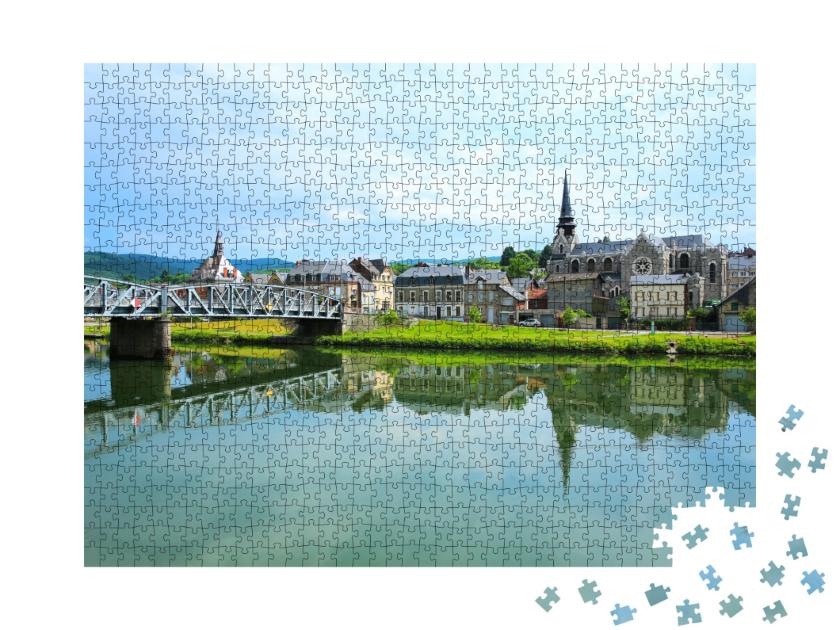 Puzzle de 1000 pièces « La ville historique de Fumay et la rivière Meuse en Ardenne, France »