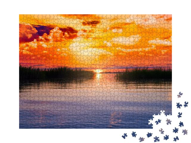 Puzzle de 1000 pièces « Coucher de soleil incandescent sur le lac Chiemsee en Bavière, Allemagne »