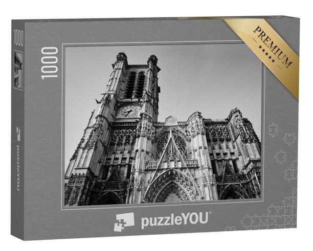 Puzzle de 1000 pièces « Portail de la tour de la cathédrale historique de Troyes, France, monochrome »