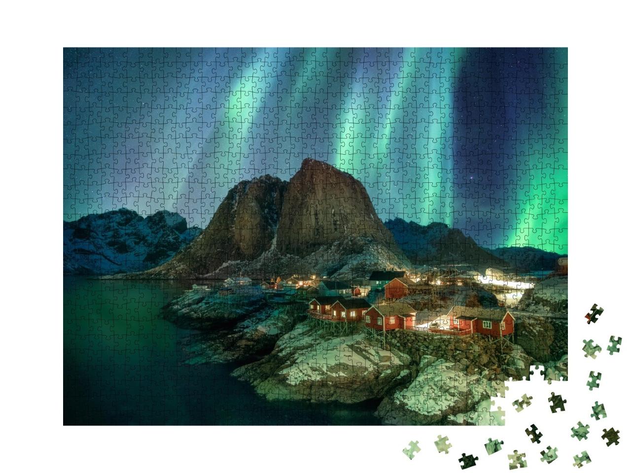 Puzzle de 1000 pièces « Aurore boréale au-dessus d'un village de pêcheurs avec une chaîne de montagnes, côte de Hamnøy, Norvège »
