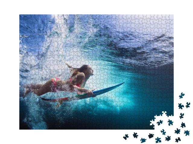 Puzzle de 1000 pièces « Surfeuse sous les vagues »