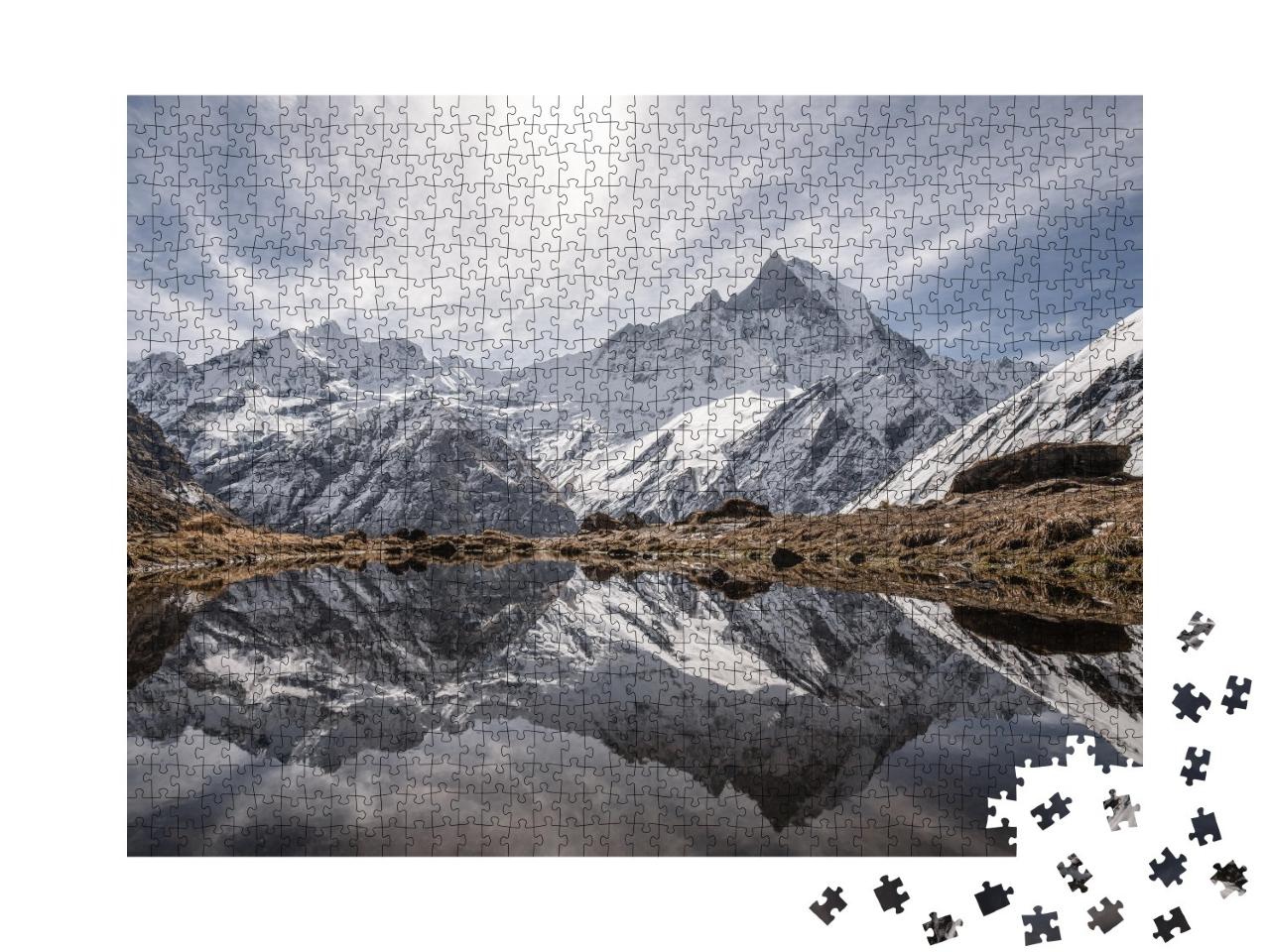 Puzzle de 1000 pièces « Reflet parfait dans un lac de montagne clair - Annapurna Trekking Route, Himalalya »
