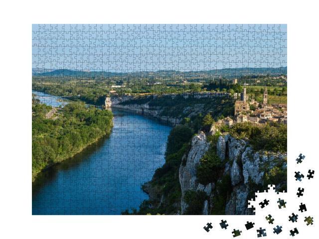 Puzzle de 1000 pièces « Petit village le long de la rivière, Aiguèze, Sud de la France »