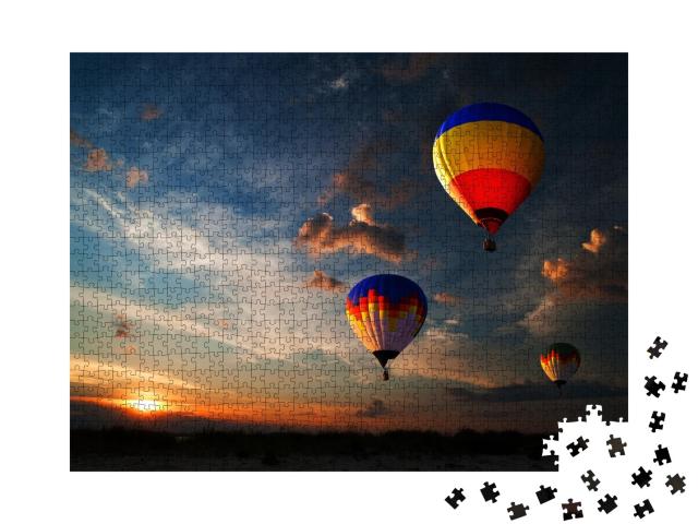 Puzzle de 1000 pièces « Des montgolfières colorées s'envolent vers le lever du soleil »