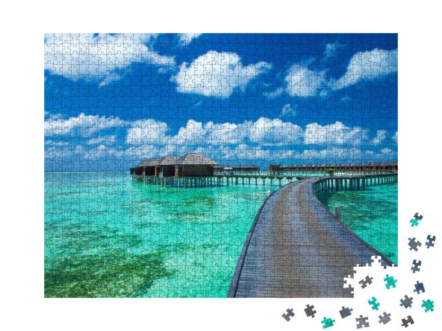 Puzzle de 1000 pièces « Belle plage avec bungalows aquatiques, Maldives »