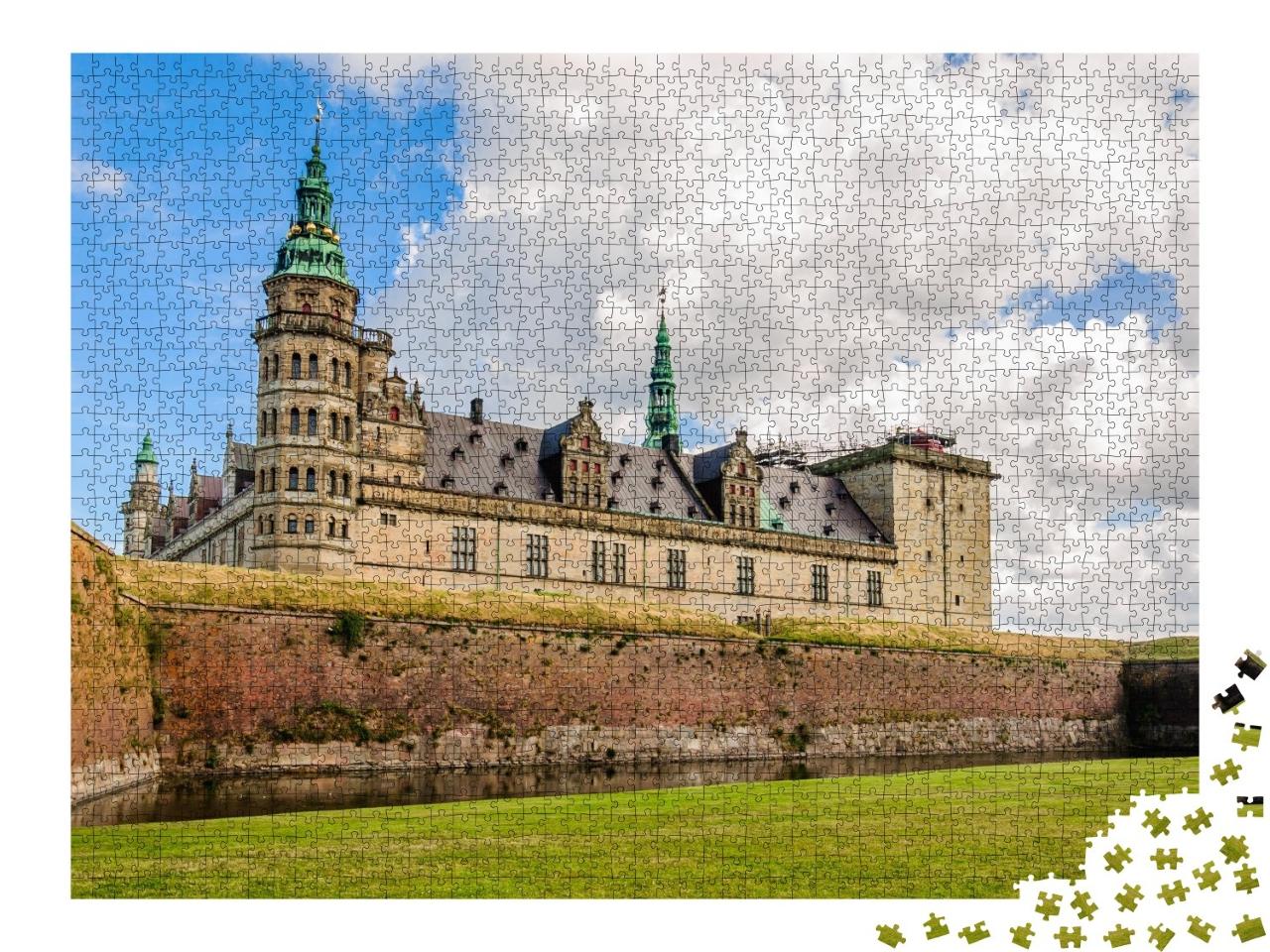 Puzzle de 2000 pièces « Vue panoramique du mur de briques autour du château de Kronborg à Helsingor »