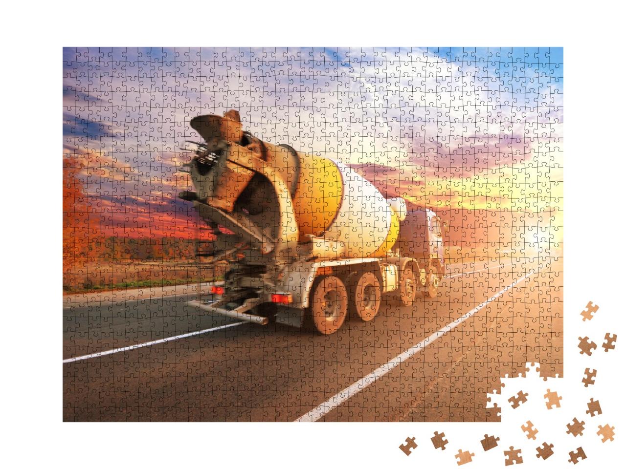 Puzzle de 1000 pièces « Bétonnière sur la route au coucher du soleil »