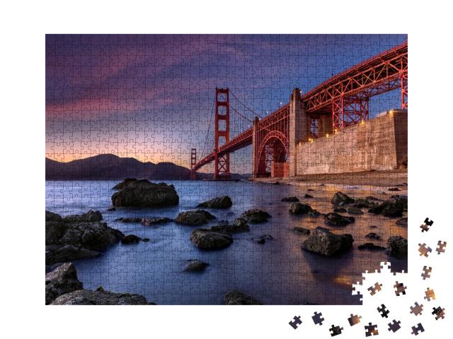 Puzzle de 1000 pièces « Le Golden Gate Bridge au coucher du soleil »