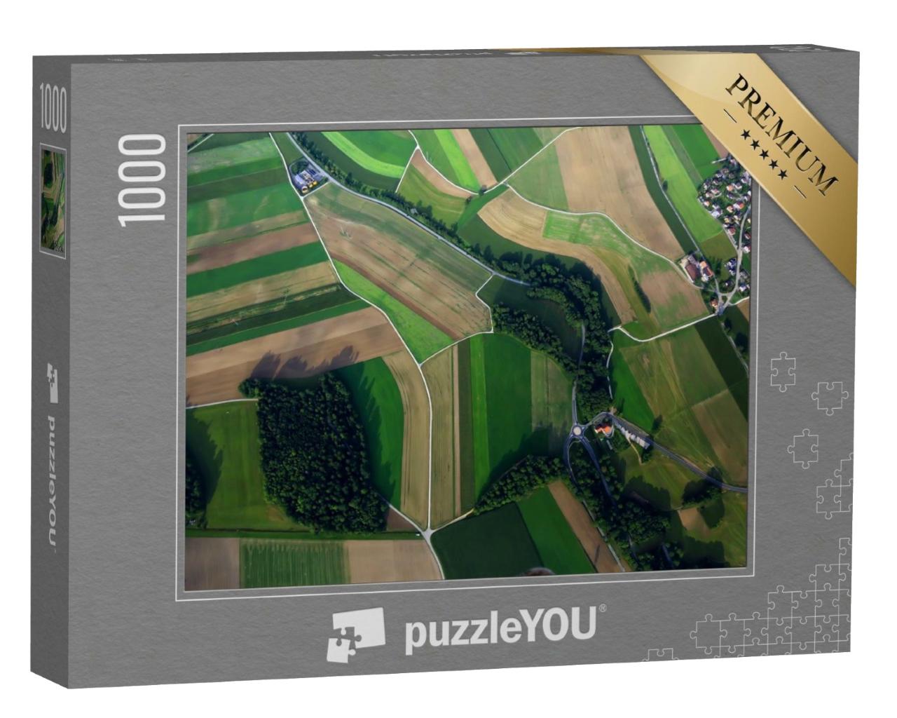 Puzzle de 1000 pièces « Vue aérienne d'un paysage avec différents champs et routes »