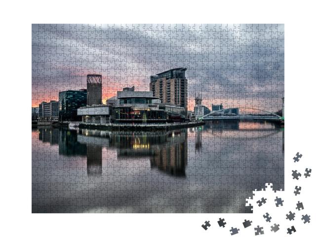 Puzzle de 1000 pièces « Matin calme au-dessus des Salford Quays, Manchester »