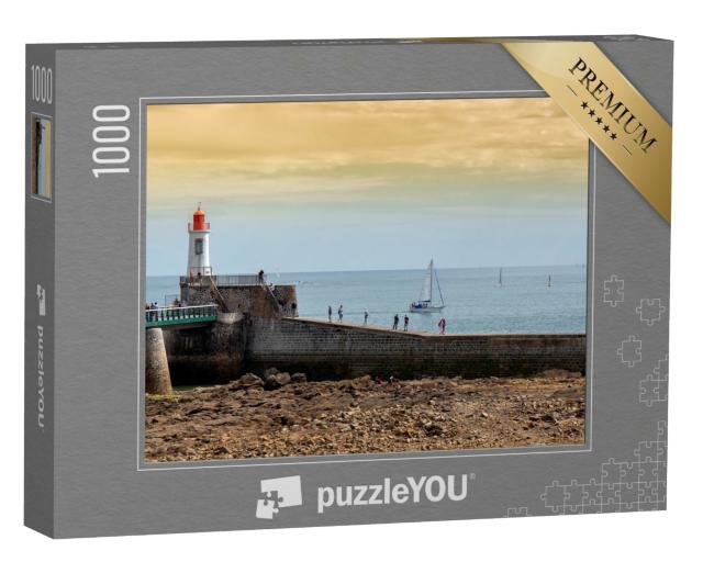 Puzzle de 1000 pièces « une vue sur la jetée et le phare des Sables d'Olonne, France »