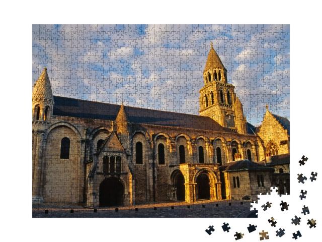 Puzzle de 1000 pièces « Poitiers (France) - La cathédrale Notre Dame la Grande, le soir »