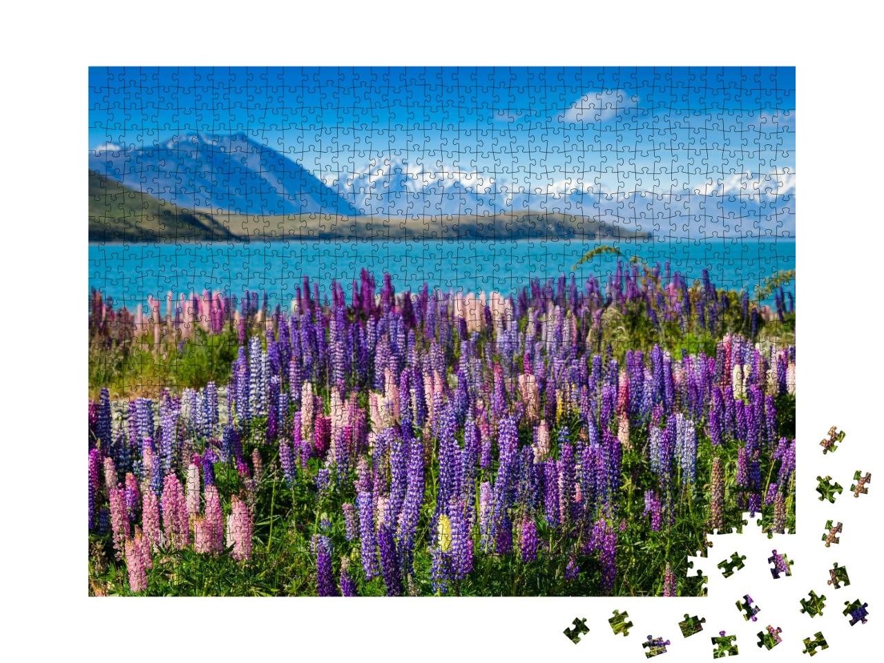 Puzzle de 1000 pièces « Majestueux lac de montagne avec lupins en fleurs »