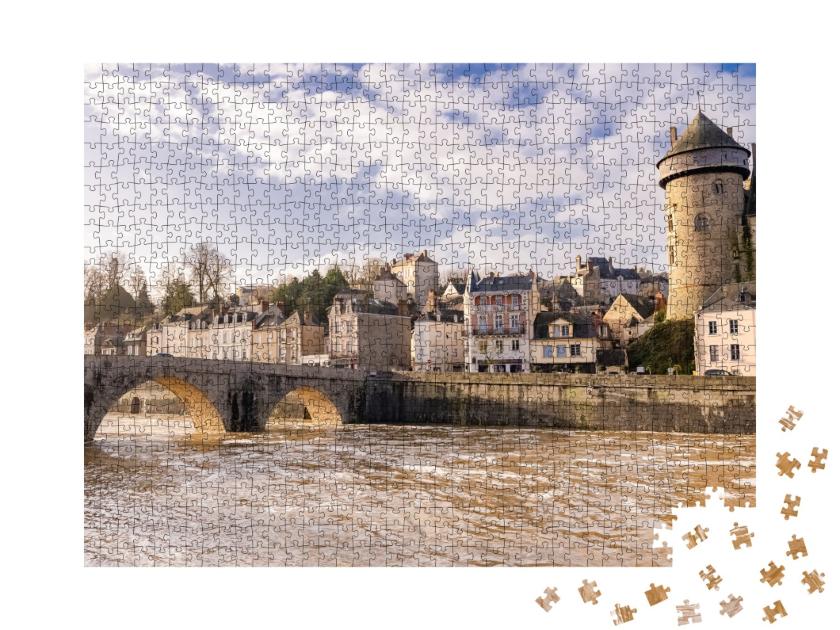 Puzzle de 1000 pièces « Laval, panorama du fleuve et maisons typiques du vieux centre »
