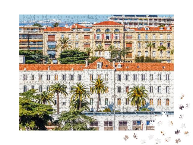Puzzle de 1000 pièces « Vue panoramique sur Le Suquet - la vieille ville de Cannes, France Côte d'Azur »