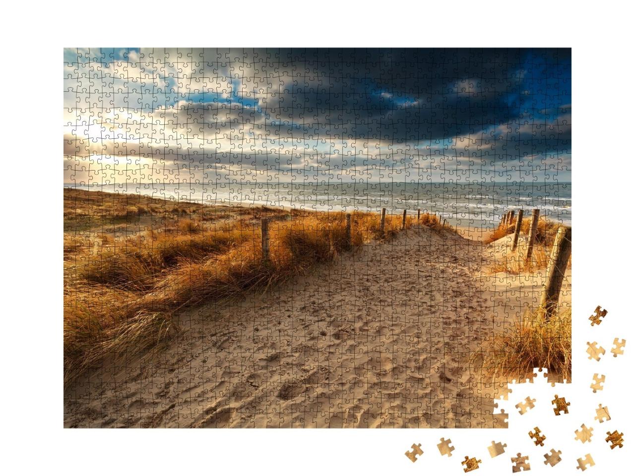 Puzzle de 1000 pièces « Coucher de soleil sur un chemin de sable menant à la mer du Nord, Hollande »