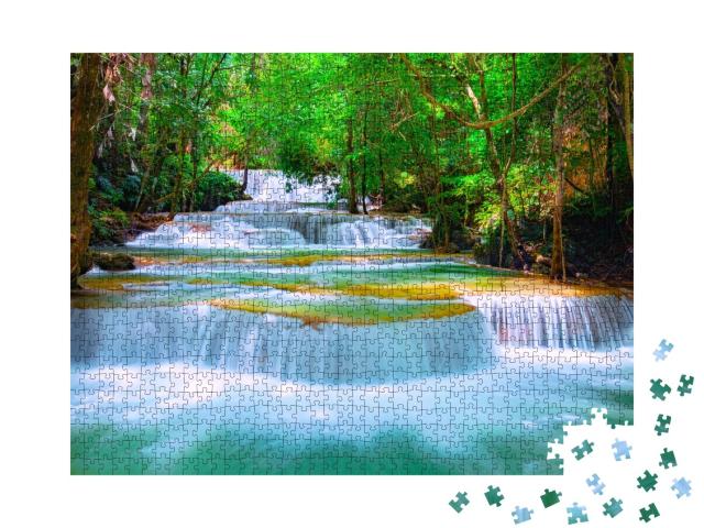 Puzzle de 1000 pièces « Magnifique cascade de Huay Mae Kamin dans la forêt tropicale près de Kanchanaburi, Thaïlande »