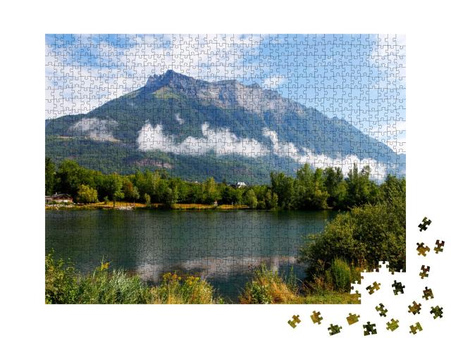 Puzzle de 1000 pièces « Panorama à Saint-Pierre-d'Albigny, France. Vue sur le lac du Courage et la Dent d'Arcluse »