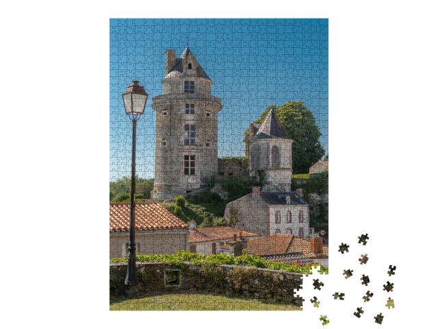 Puzzle de 1000 pièces « Ville d'Apremont située en France et en Vendée »