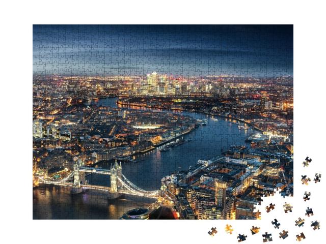Puzzle de 1000 pièces « Vue aérienne de Londres : Tower Bridge le soir »