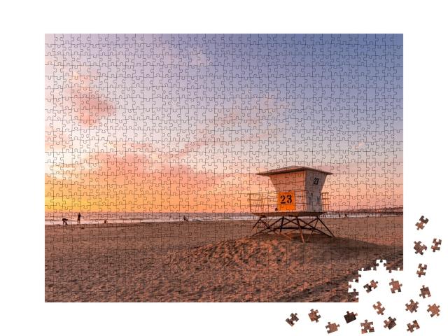 Puzzle de 1000 pièces « Lifeguard Tower sur la plage au coucher du soleil »