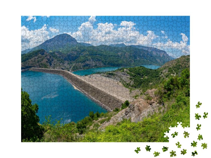 Puzzle de 1000 pièces « Barrage de la centrale hydroélectrique d'EDF au lac de Serre-Ponçon dans les Alpes françaises »