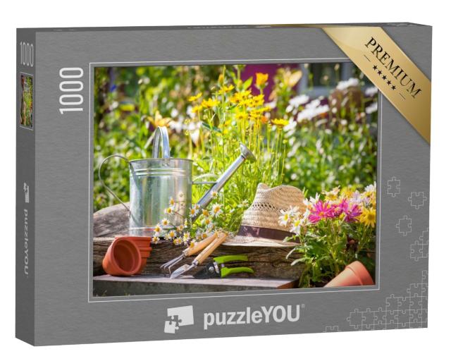 Puzzle de 1000 pièces « Outils de jardinage et chapeau de paille dans le jardin »