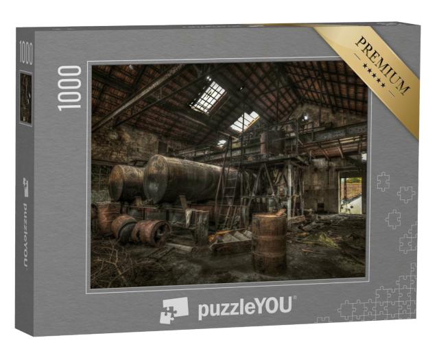 Puzzle de 1000 pièces « Des citernes et des tonneaux rouillés dans une usine abandonnée »
