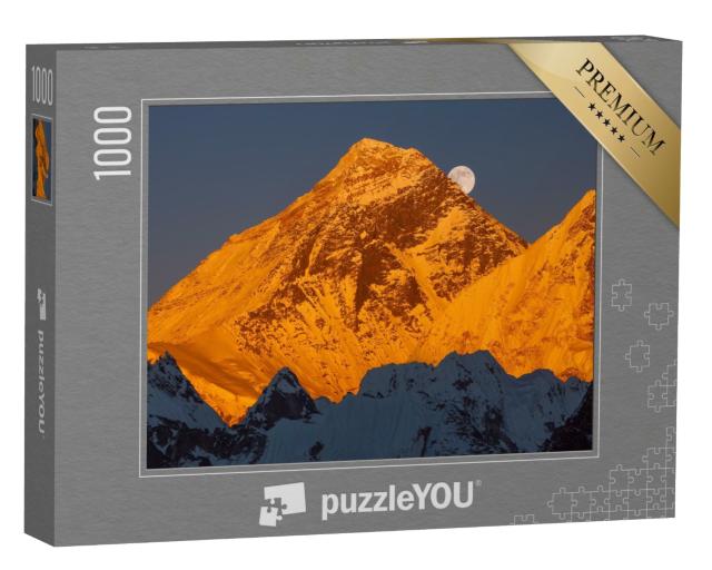Puzzle de 1000 pièces « La pyramide dorée du mont Everest au coucher du soleil »
