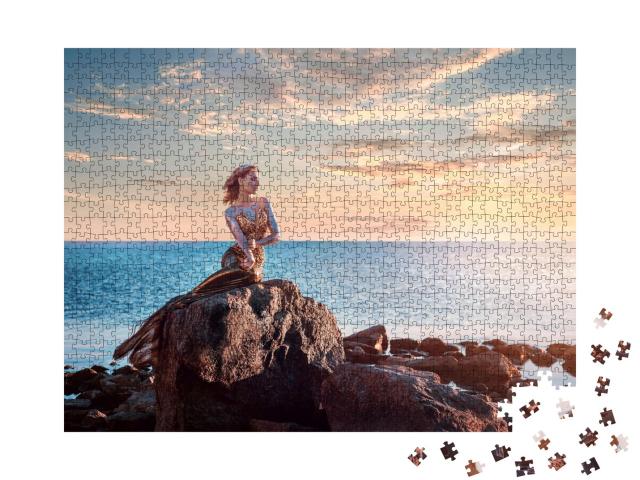 Puzzle de 1000 pièces « Charmante sirène sur un rocher au coucher du soleil »