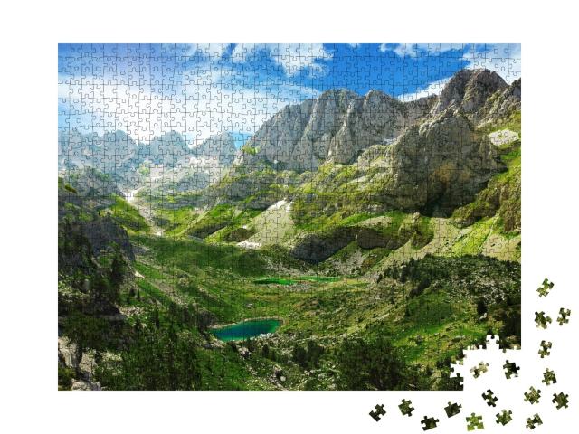 Puzzle de 1000 pièces « Vue étonnante sur les lacs de montagne dans les Alpes albanaises »
