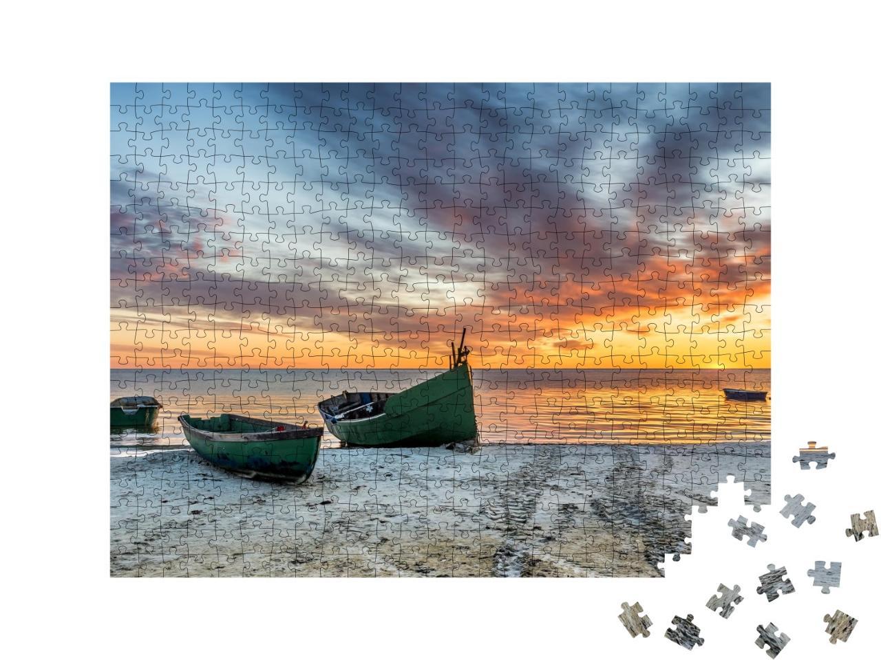 Puzzle de 500 pièces « Bateau de pêche ancré sur une plage de sable de la mer Baltique »