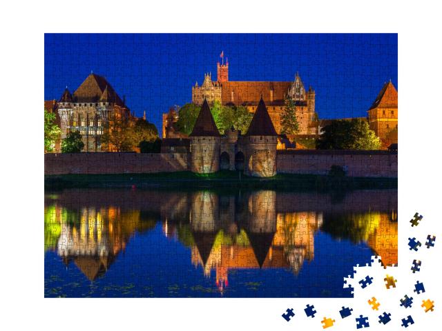 Puzzle de 1000 pièces « Château de Malbork au-dessus de la rivière Nogat la nuit, Pologne »