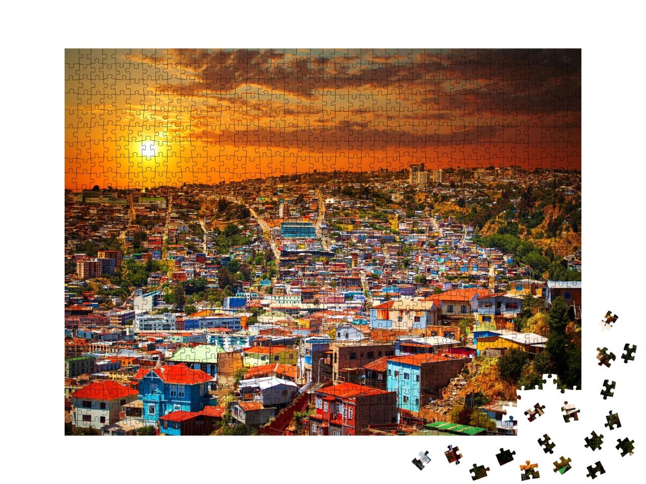 Puzzle de 1000 pièces « Bâtiments colorés sur les collines de Valparaiso, ville classée au patrimoine mondial de l'UNESCO »